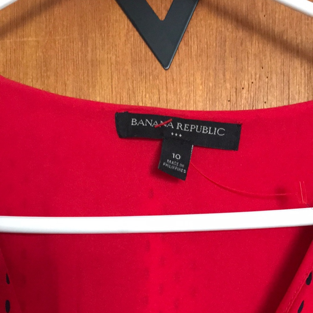 Size 10 Banana Republic Red Polyester lined dress.